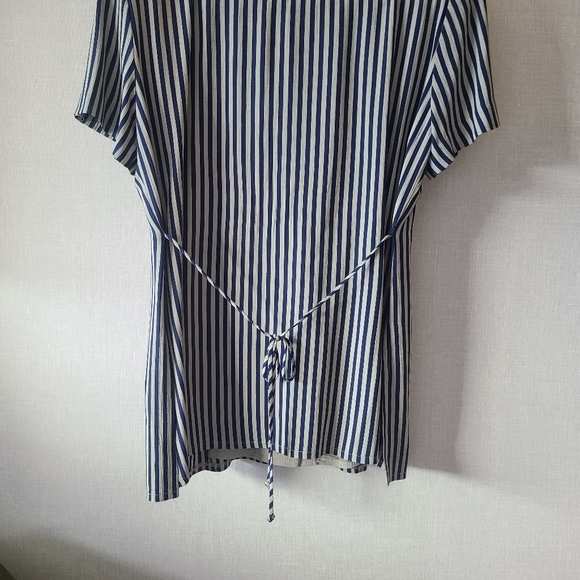 VNTG • Layered shortsleeve blouse ft. unique metal clasping • Beechers Brook - Picture 7 of 8